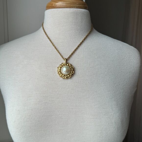 French Designer Nina Ricci Vintage Pearlescent Pendant Necklace - Picture 5 of 10